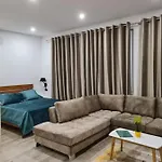 Cane Apartamento Tirana