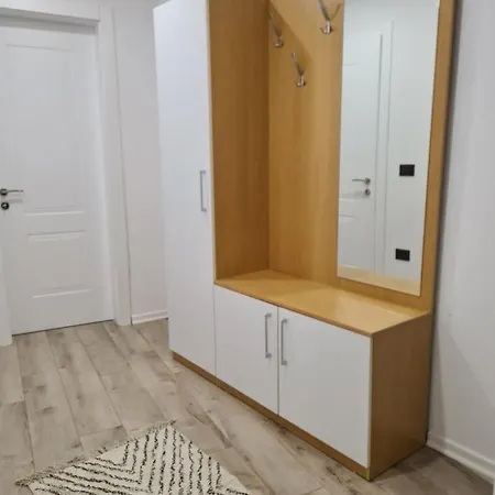 Cane Tirana